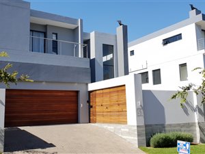 4 Bed Cluster in Ruimsig Country Estate