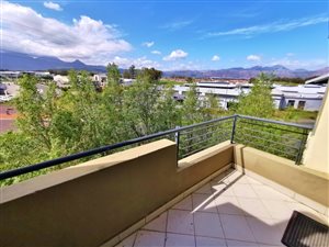 2 Bed Apartment in Somerset West Central