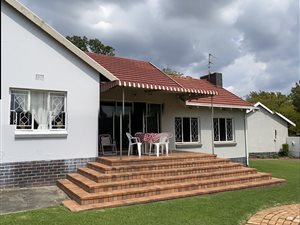 5 Bed House in Lombardy East