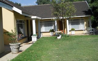 Bachelor apartment in Mooivallei Park