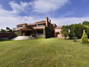 5 Bed House in Bridle Park