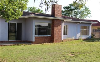 4 Bedroom House in Ncandu Park