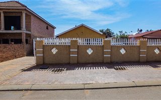 2 Bedroom House in Lenasia