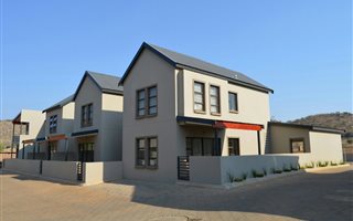 2 Bedroom Apartment in Redstone Country Estate