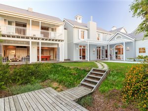4 Bedroom House in Thesen Islands
