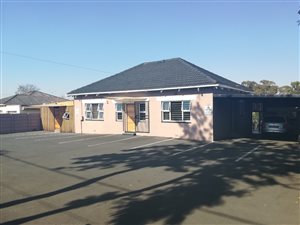 300 m² Commercial space in Discovery