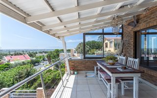 3 Bedroom House in Lakeside