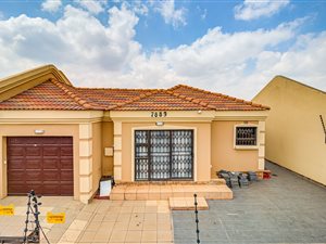 3 Bed House in Roodekop