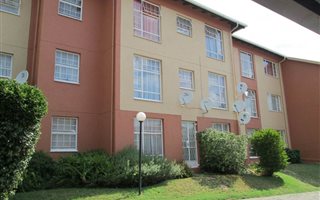 3 Bedroom Flat in Weltevreden Park