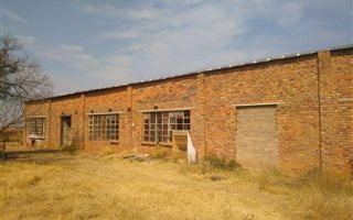42 m² Farm in Langenhoven Park