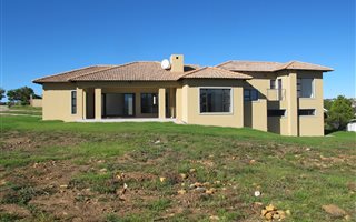 3 Bedroom House in The Hill Estate
