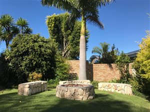 6 Bed House in Glen Barrie
