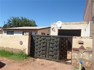 3 Bed House in Roodekop