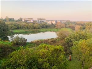 2 Bed Apartment in Zwartkop