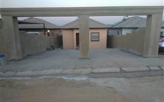 2 Bedroom House in Clayville
