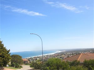 760 m² Land available in Dana Bay
