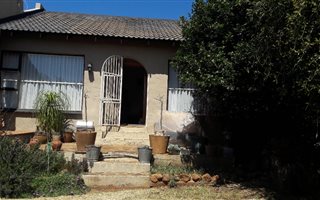 2 Bedroom Townhouse in Langenhoven Park
