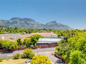 2 Bed Apartment in Wynberg Upper