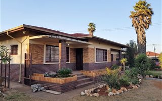 5 Bedroom House in Primrose