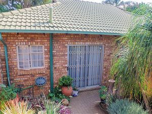 3 Bed House in Magalieskruin