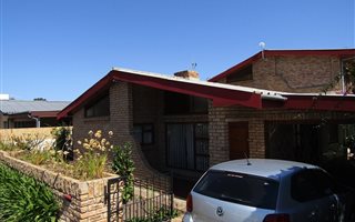 9 Bedroom House in Cloetesville