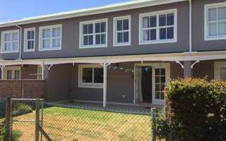 2 Bedroom Townhouse in Kingswood