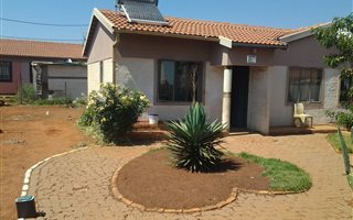 2 Bedroom House in Lehae