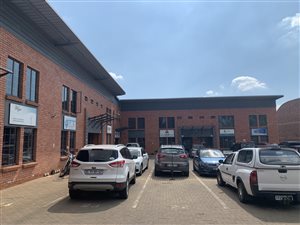 310 m² Industrial space in Hennopspark