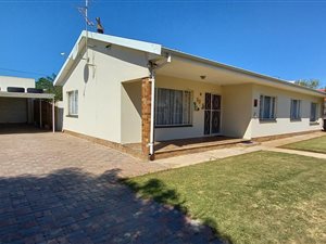 3 Bed House in Komani Park