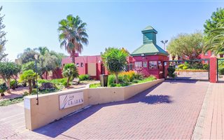 2 Bedroom Apartment in Marais Steyn Park