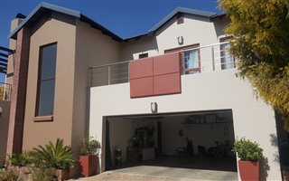 4 Bedroom House in Honeydew Ridge