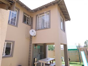 3 Bed Duplex in Ruimsig Country Estate