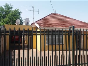9 Bed House in Vereeniging Central