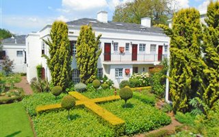 1 Bedroom Apartment in Saxonwold