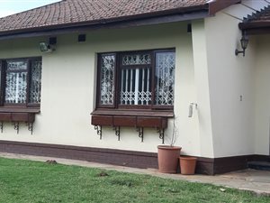 3 Bed House in Athlone Park