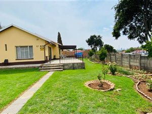 3 Bed House in Moffat View