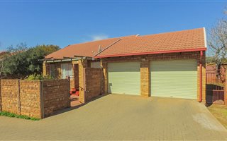 2 Bedroom Simplex in Wierda Park
