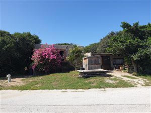 2 Bed House in Clarendon Marine
