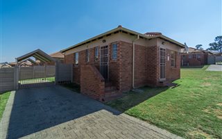 2 Bedroom House in The Reeds
