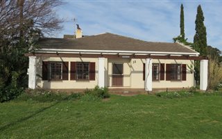6 Bedroom House in Grabouw