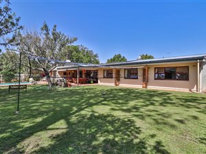 5 Bed House in Bergvliet