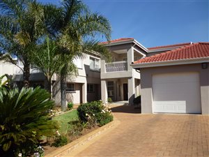 7 Bed House in Robertsham