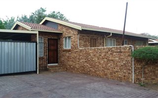 2 Bedroom House in The Reeds