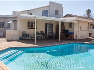 5 Bed House in Beyers Park
