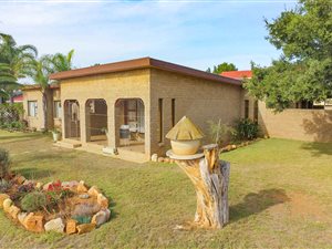 4 Bed House in Campher Park
