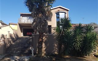 4 Bedroom House in Stanmore