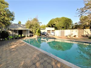 4 Bed House in Brackenhurst