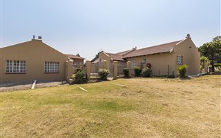 29 Bedroom House in Glen Austin