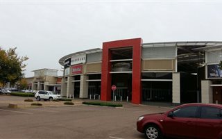 1083 m² Commercial space in Die Hoewes