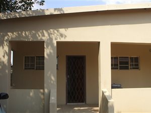 1 Bed Garden Cottage in Rensburg